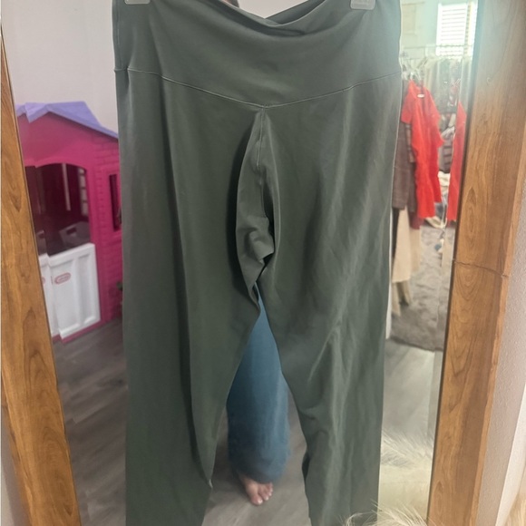 OFFLINE By Aerie Real Me High Waisted 7/8 Crossover Legging- Olive Green - Picture 5 of 6